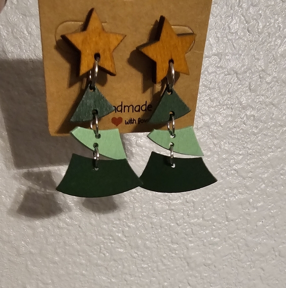 Festive Dangle Christmas Tree Tier Earrings NWOT - Picture 4 of 4